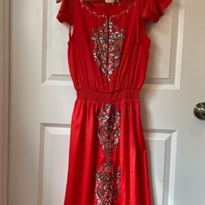 Cap sleeve key hole dress with sequin detail